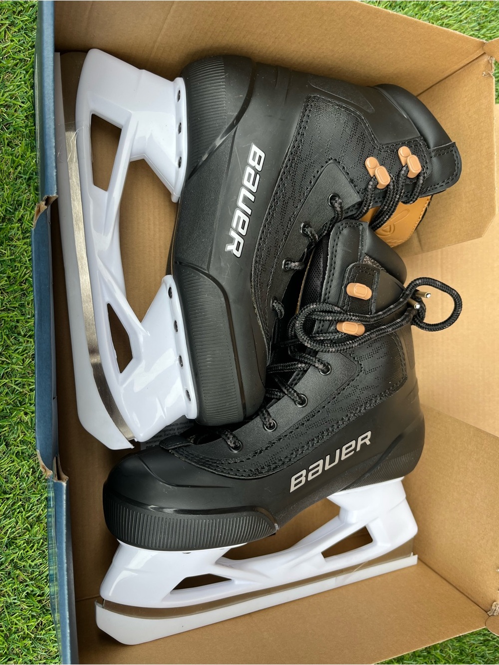 BAUER Ice Skates New In Box Kid’s Size 2 Black Colorado Model